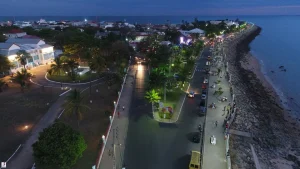 Bord de la mer, vue aérienne nocturne