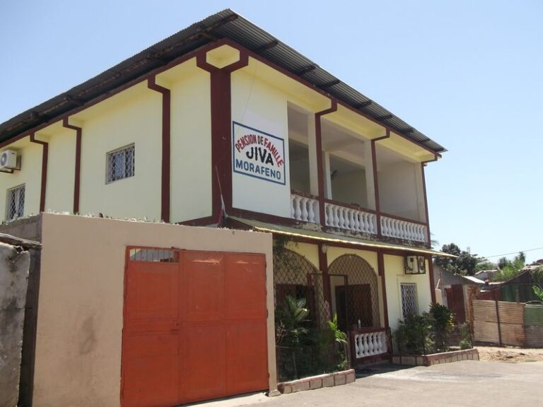 Jiva, Pension de famille